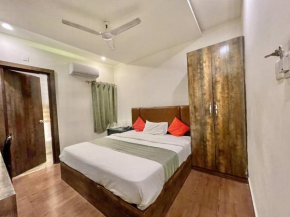 Hotel Arya Near Garden
